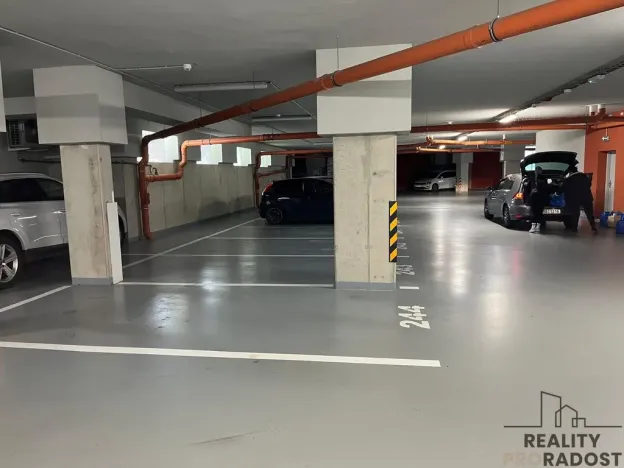 Pronájem garážového stání, Olomouc, Edmunda Husserla, 15 m2