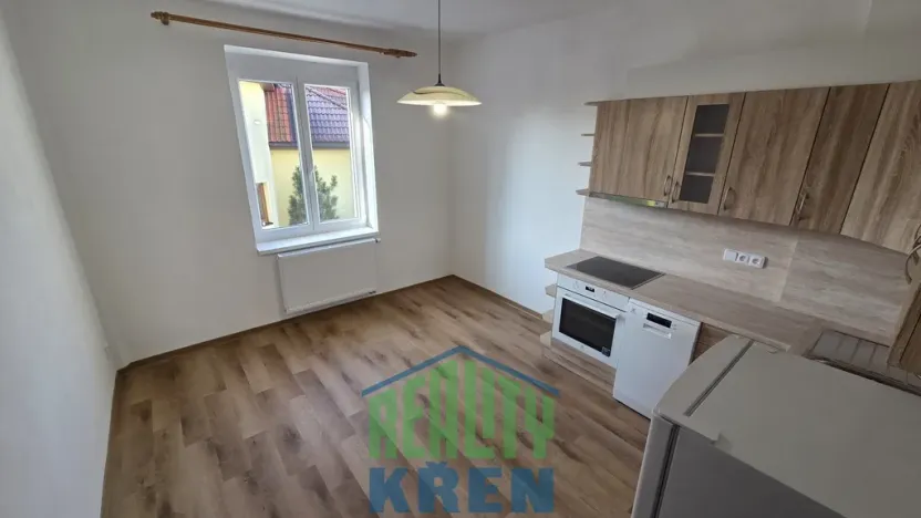 Pronájem bytu 2+1, Roztoky, Tyršovo nám., 65 m2