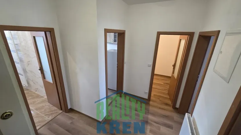 Pronájem bytu 2+1, Roztoky, Tyršovo nám., 65 m2