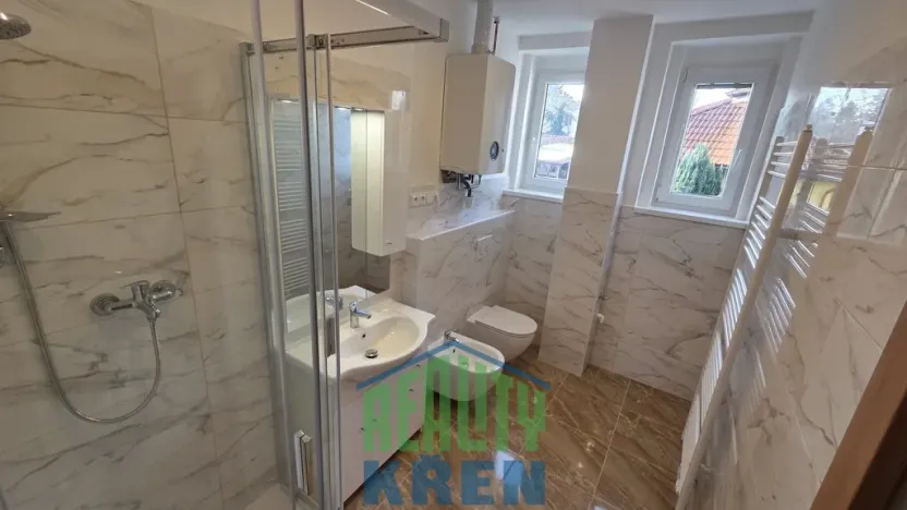 Pronájem bytu 2+1, Roztoky, Tyršovo nám., 65 m2