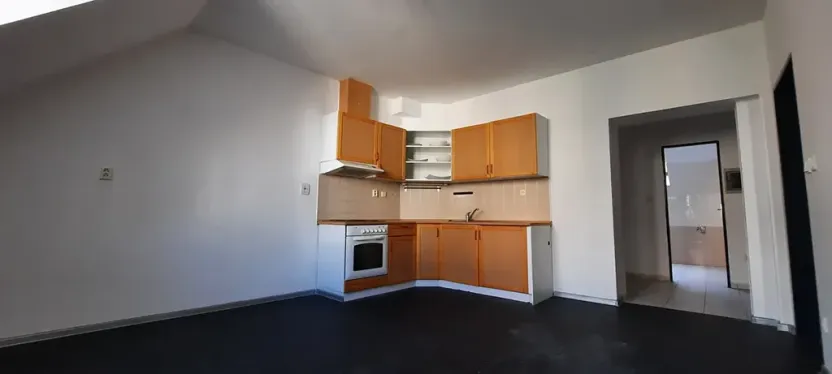 Pronájem bytu 2+1, Karlovy Vary, Moravská, 78 m2