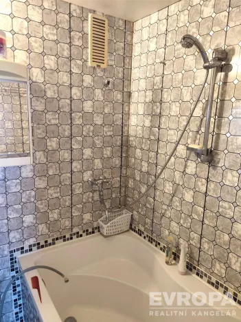 Pronájem bytu 3+1, Chomutov, Bezručova, 85 m2