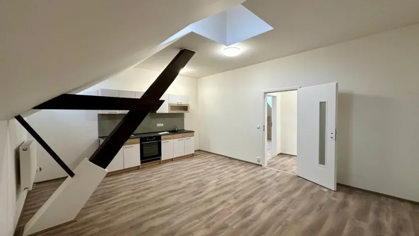 Pronájem bytu 3+kk, Cheb, náměstí Krále Jiřího z Poděbrad, 70 m2