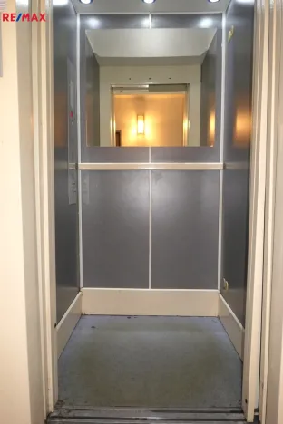 Pronájem bytu 1+kk, Hradec Králové - Nový Hradec Králové, Brožíkova, 22 m2