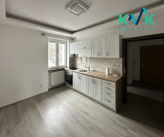 Pronájem bytu 1+1, Karlovy Vary, Chebská, 36 m2