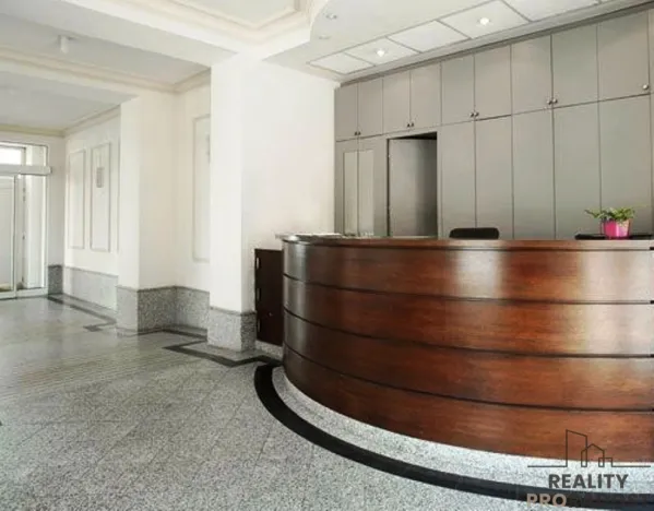 Pronájem garážového stání, Praha - Vinohrady, U Zvonařky, 15 m2