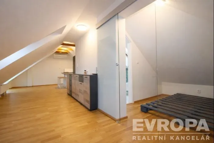 Pronájem bytu 2+kk, Praha - Suchdol, Budyňská, 50 m2