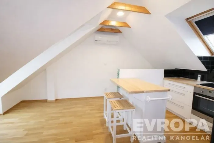 Pronájem bytu 2+kk, Praha - Suchdol, Budyňská, 50 m2