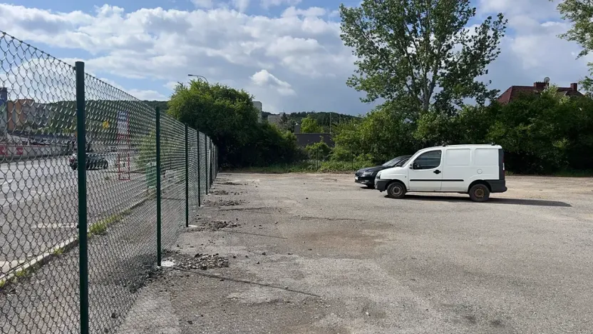 Pronájem komerčního pozemku, Praha - Modřany, Komořanská, 1500 m2