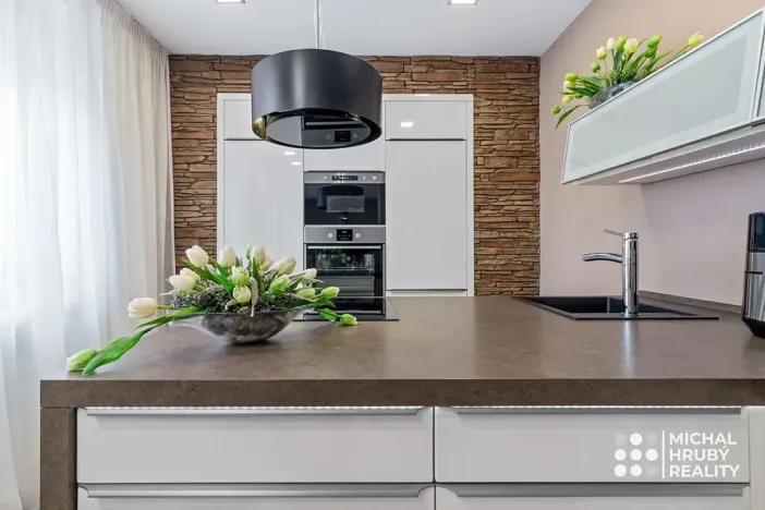 Prodej bytu 2+kk, Ostrava, Vrázova, 79 m2