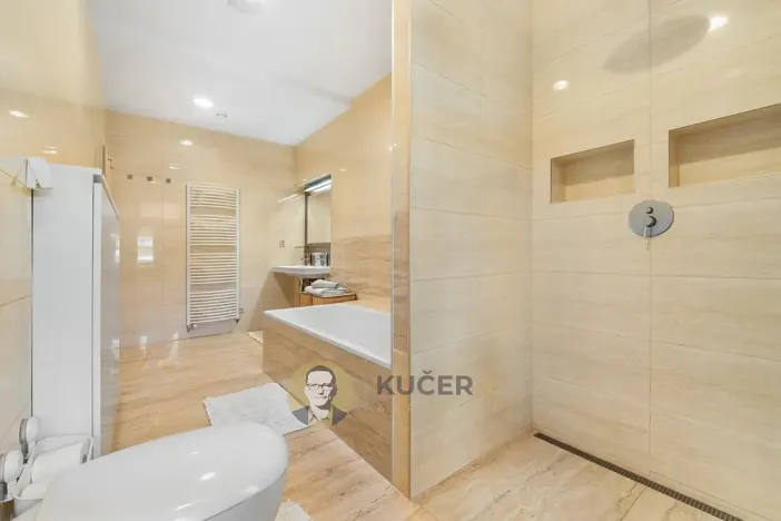 Prodej zemědělské usedlosti, Lichnov, 672 m2