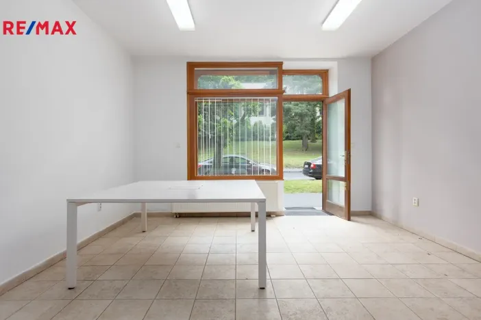 Pronájem komerční nemovitosti, Karlovy Vary, Moskevská, 53 m2