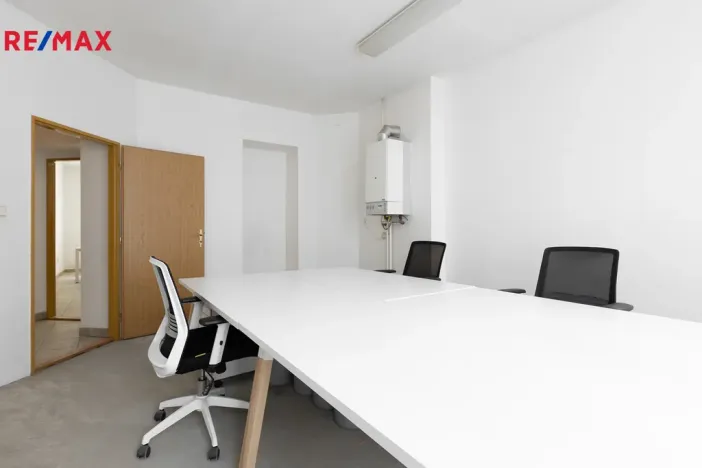 Pronájem komerční nemovitosti, Karlovy Vary, Moskevská, 53 m2