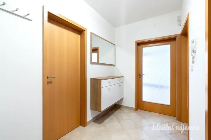 Pronájem bytu 2+kk, Praha - Prosek, Libočanská, 57 m2