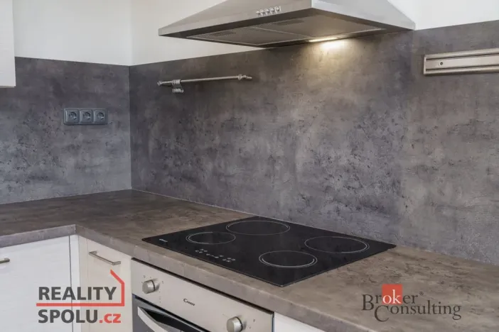 Pronájem bytu 2+1, Karlovy Vary - Drahovice, Maďarská, 61 m2