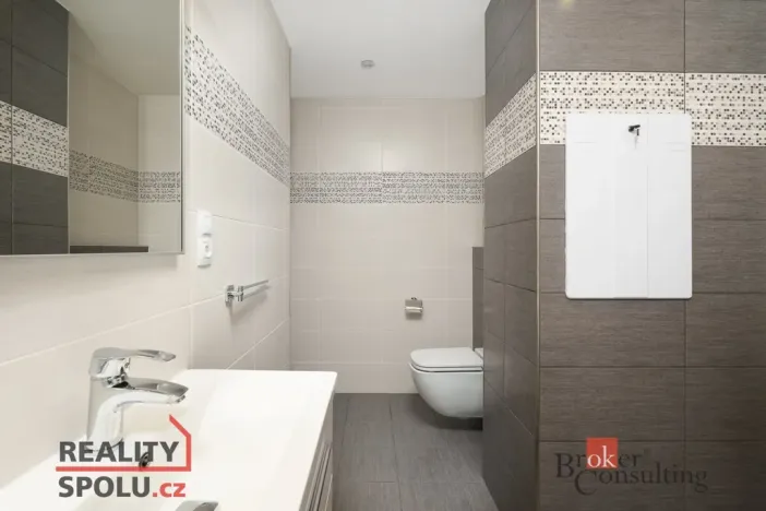 Pronájem bytu 2+1, Karlovy Vary - Drahovice, Maďarská, 61 m2