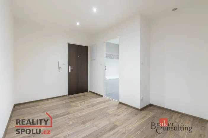 Pronájem bytu 2+1, Karlovy Vary - Drahovice, Maďarská, 61 m2