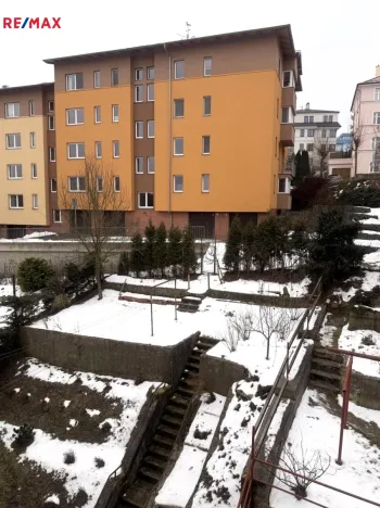 Pronájem bytu 2+1, Karlovy Vary, Kvapilova, 66 m2