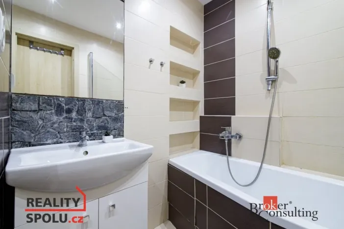 Pronájem bytu 2+kk, Ostrava - Moravská Ostrava, Živičná, 51 m2