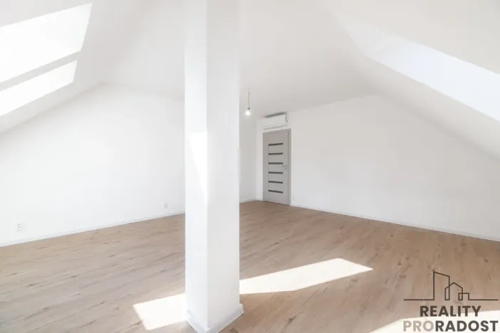 Prodej bytu 4+kk, Ostopovice, B. Němcové, 170 m2