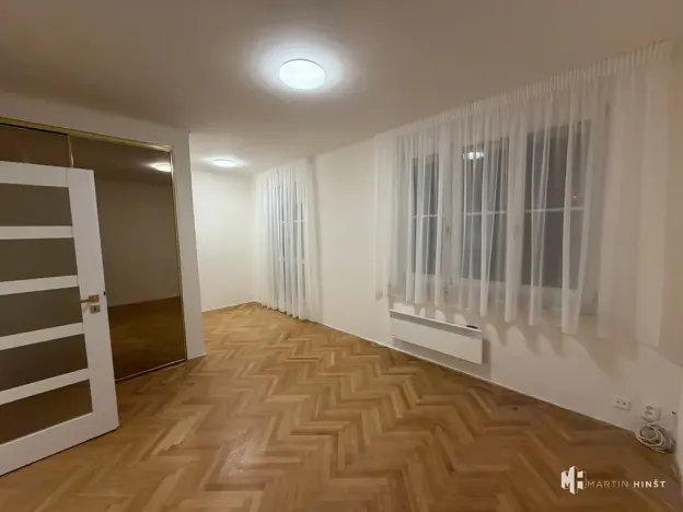 Pronájem bytu 1+kk, Praha - Vinohrady, Hradecká, 26 m2