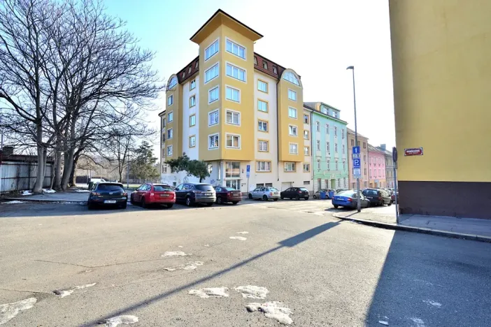 Pronájem bytu 1+kk, Praha - Libeň, Braunerova, 35 m2