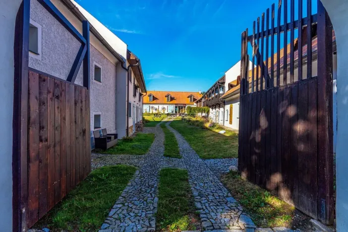 Prodej ubytování, Sedlec - Malé Chrášťany, 1420 m2