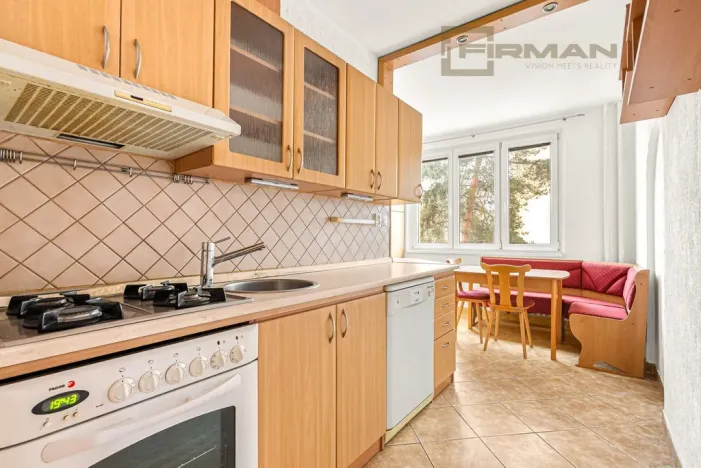 Prodej bytu 2+1, Karlovy Vary - Rybáře, Plešivecká, 61 m2