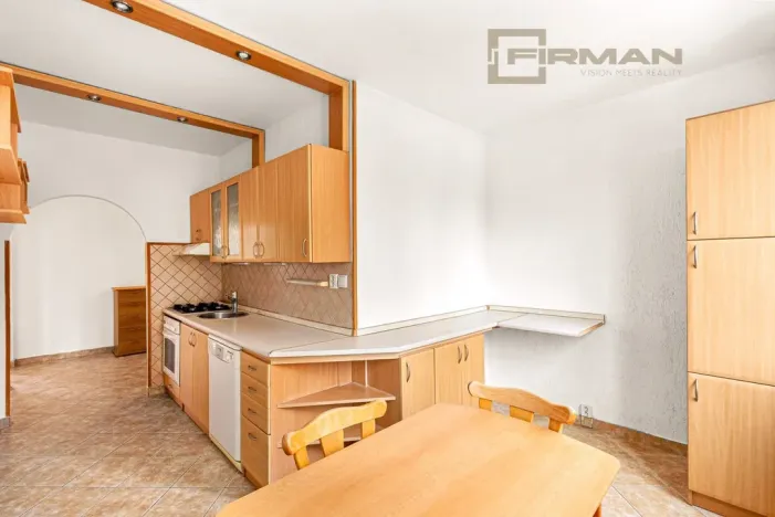 Prodej bytu 2+1, Karlovy Vary - Rybáře, Plešivecká, 61 m2