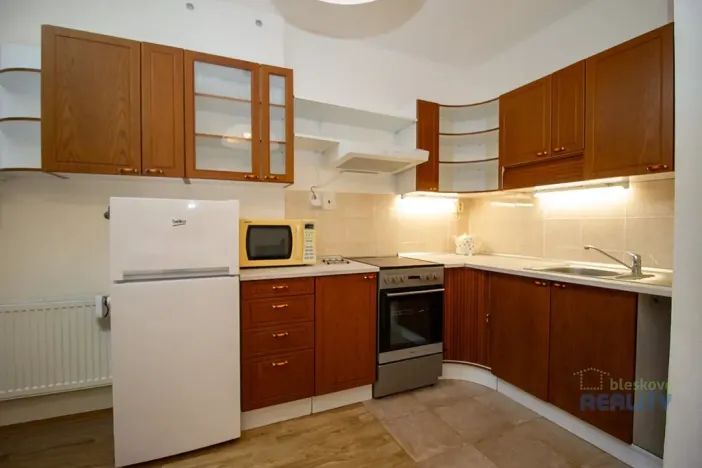 Pronájem bytu 2+kk, Praha - Břevnov, Dusíkova, 34 m2