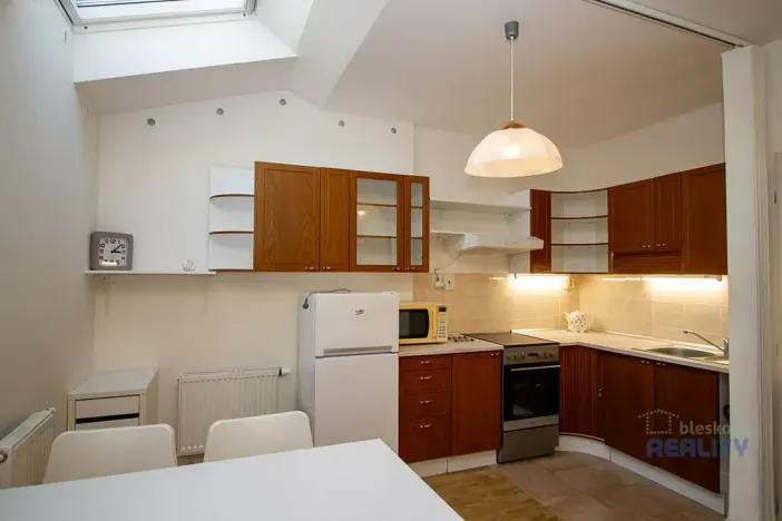 Pronájem bytu 2+kk, Praha - Břevnov, Dusíkova, 34 m2