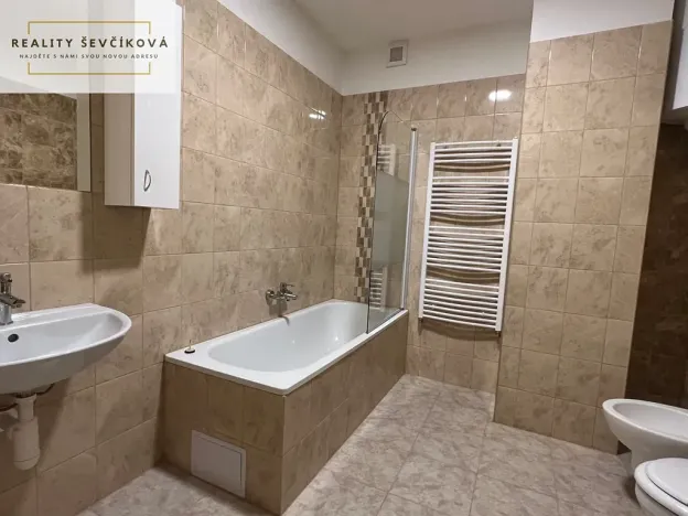 Pronájem bytu 2+kk, Holice, náměstí T. G. Masaryka, 52 m2