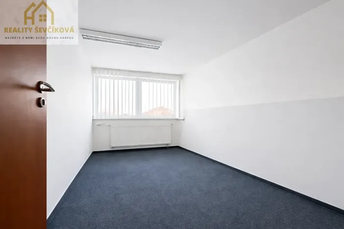 Pronájem obchodního prostoru, Hradec Králové, Vlčkovická, 700 m2