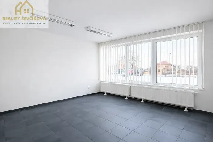 Pronájem obchodního prostoru, Hradec Králové, Vlčkovická, 700 m2