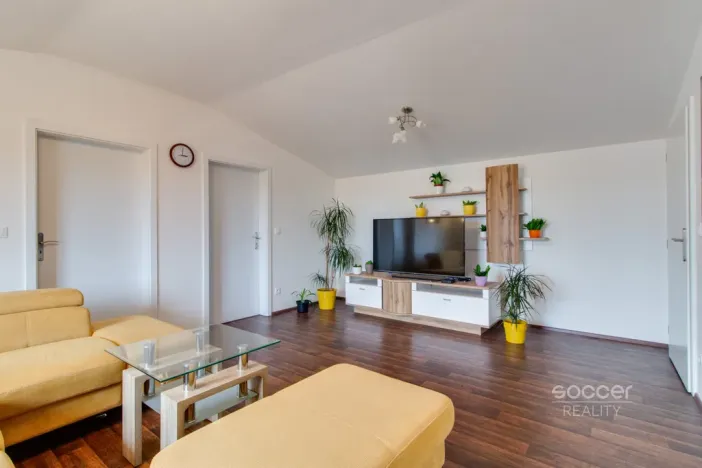 Pronájem bytu 3+1, Nupaky, U Školky, 72 m2