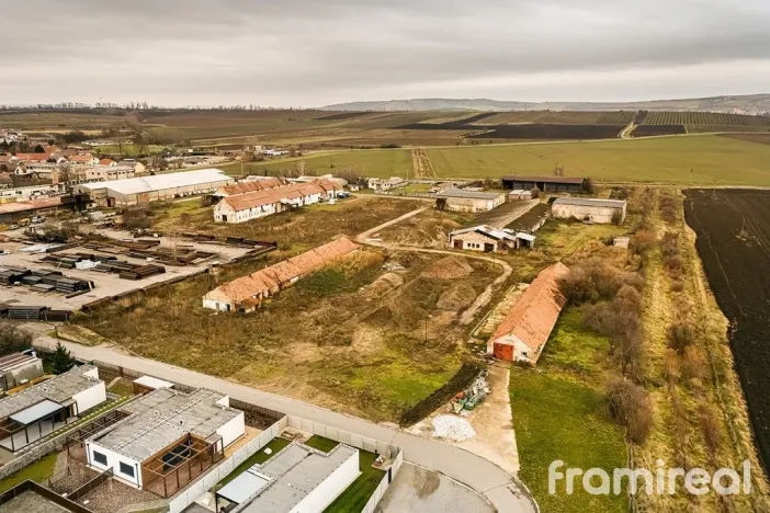 Prodej komerčního pozemku, Strachotín, 4409 m2