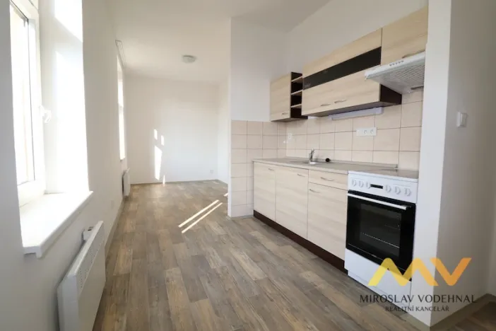 Pronájem bytu 1+kk, Hradec Králové - Nový Hradec Králové, Hlavní, 25 m2