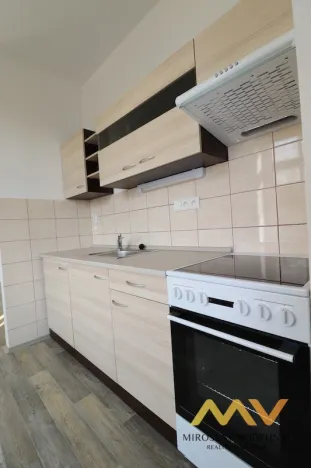 Pronájem bytu 1+kk, Hradec Králové - Nový Hradec Králové, Hlavní, 25 m2