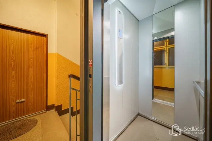 Prodej bytu 3+1, Karlovy Vary - Drahovice, Vítězná, 93 m2