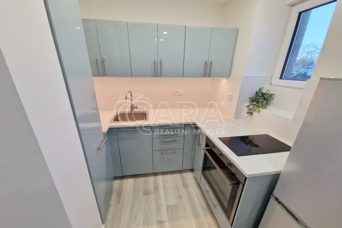 Pronájem bytu 1+kk, Praha - Krč, Lukešova, 29 m2