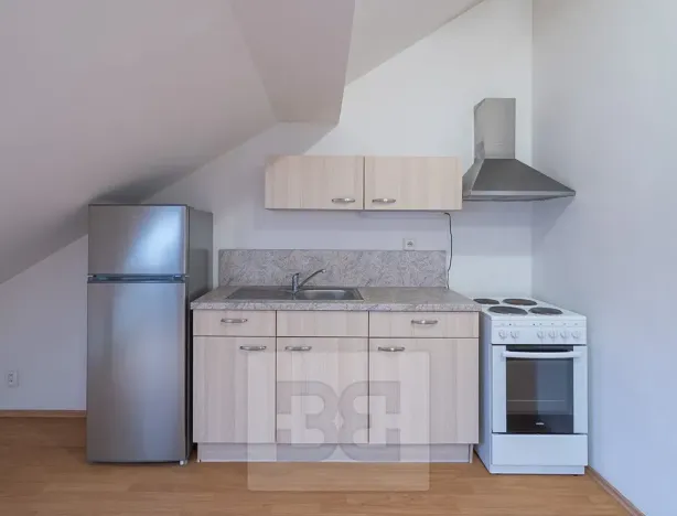 Pronájem bytu 1+kk, Praha - Vršovice, Krymská, 35 m2