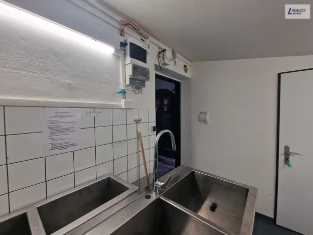 Pronájem obchodního prostoru, Praha - Kobylisy, Střelničná, 54 m2