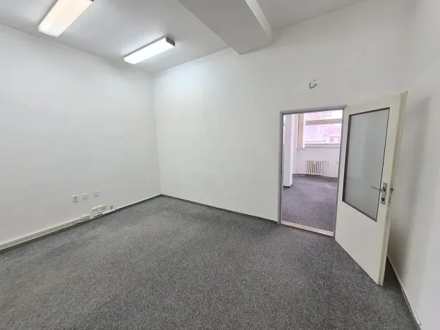 Pronájem kanceláře, Praha - Radotín, náměstí Osvoboditelů, 35 m2