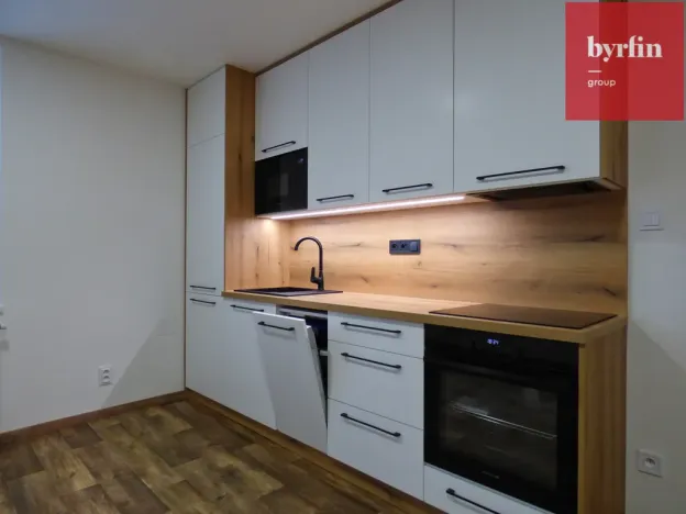 Pronájem bytu 2+kk, Opava, Těšínská, 36 m2