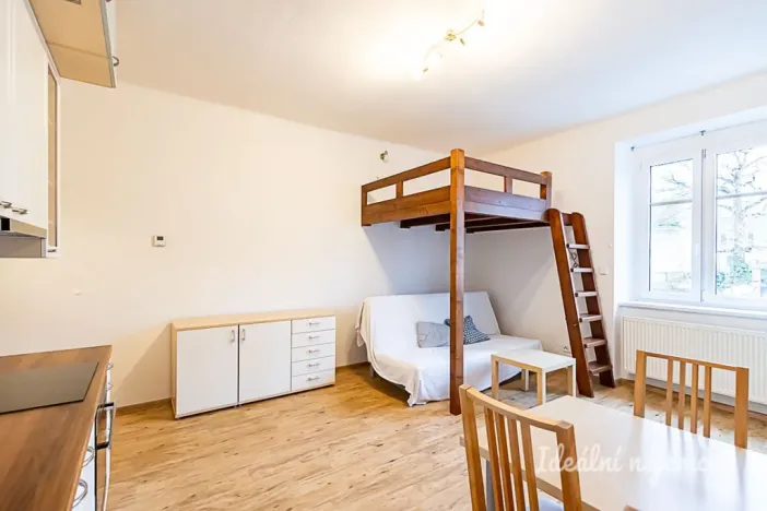 Pronájem bytu 1+kk, Praha - Strašnice, Černokostelecká, 32 m2