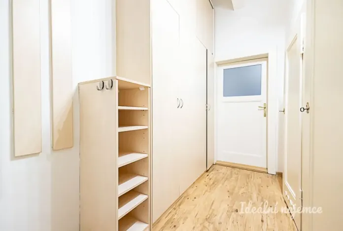 Pronájem bytu 1+kk, Praha - Strašnice, Černokostelecká, 32 m2