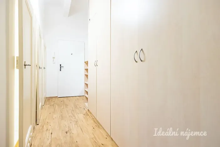 Pronájem bytu 1+kk, Praha - Strašnice, Černokostelecká, 32 m2