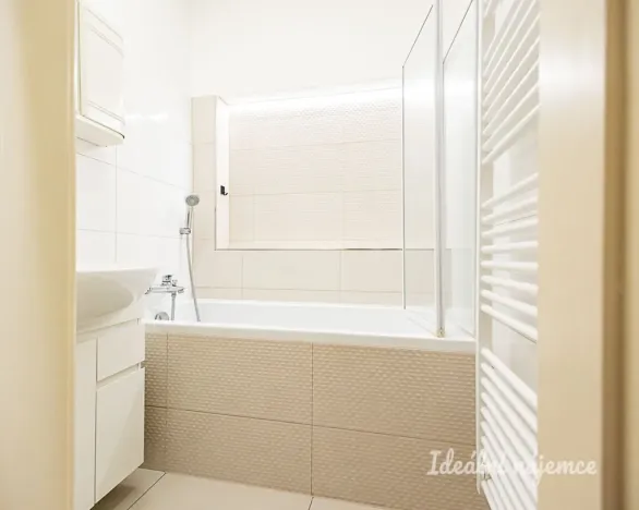 Pronájem bytu 1+kk, Praha - Strašnice, Černokostelecká, 32 m2