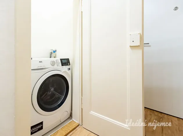 Pronájem bytu 1+kk, Praha - Strašnice, Černokostelecká, 32 m2