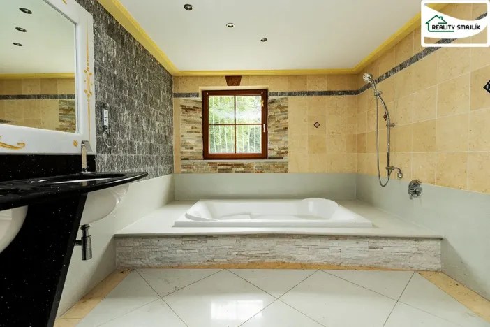 Prodej rodinného domu, Plesná, Sokolská, 500 m2